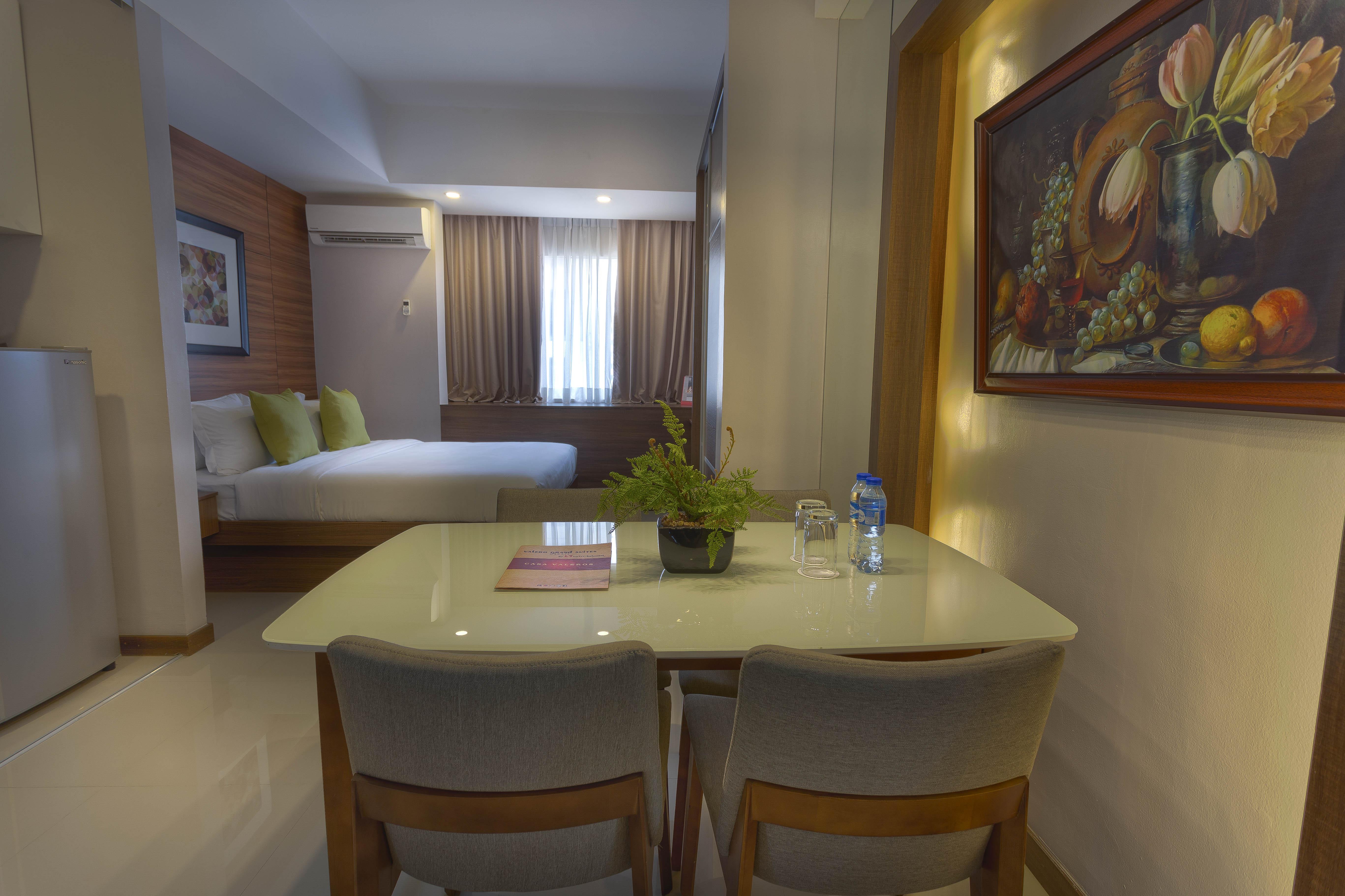 Valero Grand Suites By Swiss-Belhotel Makati City Exterior photo